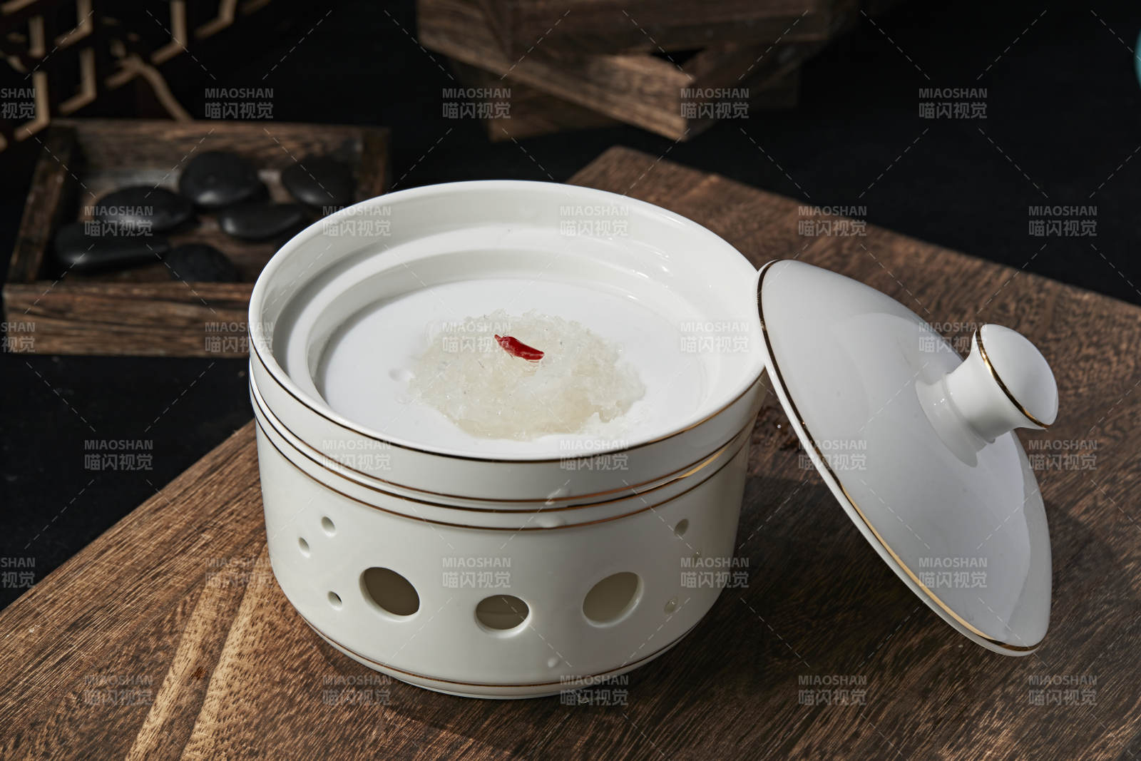 椰奶燕窝炖雪蛤图片