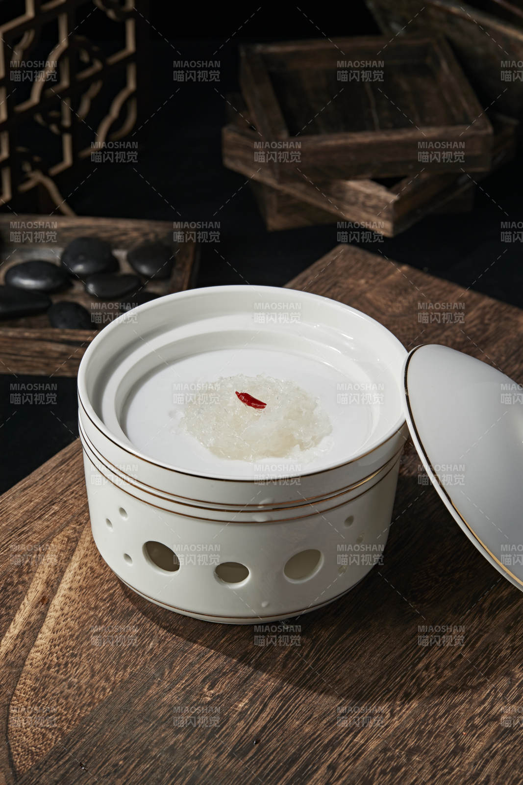 椰奶燕窝炖雪蛤图片