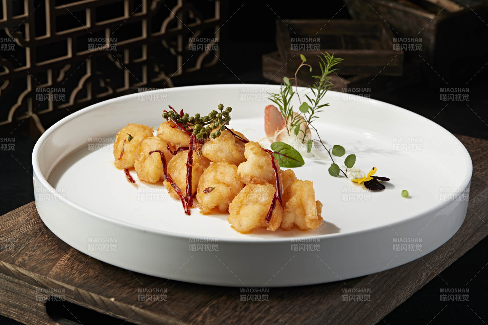 藤椒宫保大虾球图片