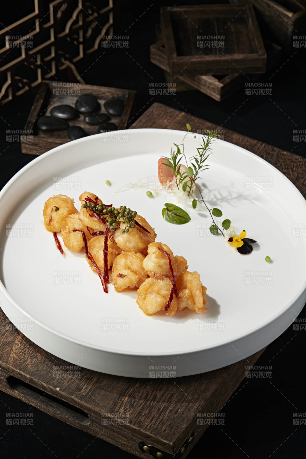 藤椒宫保大虾球图片