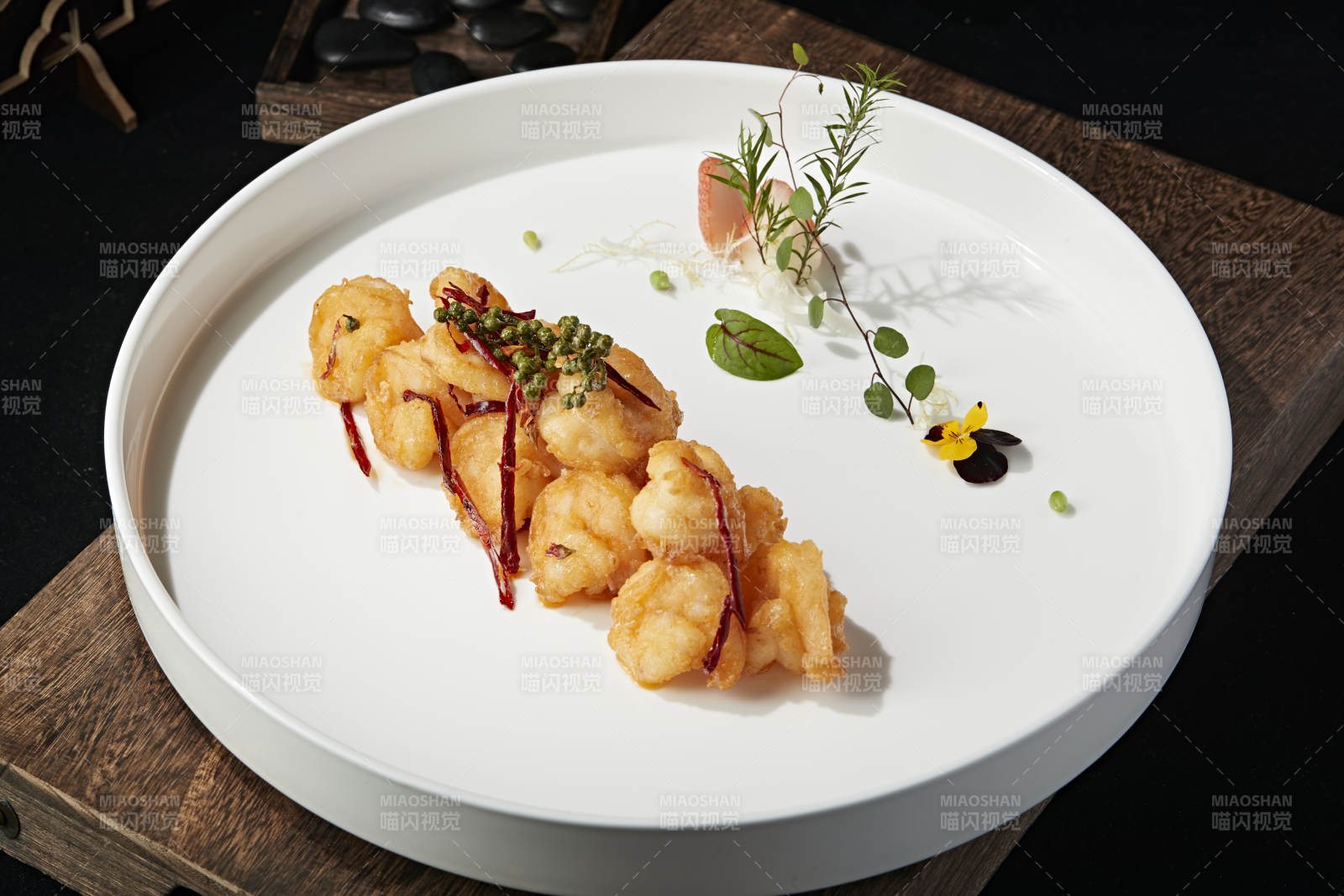 藤椒宫保大虾球图片