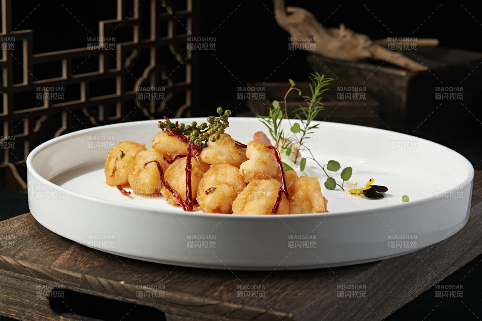 藤椒宫保大虾球图片