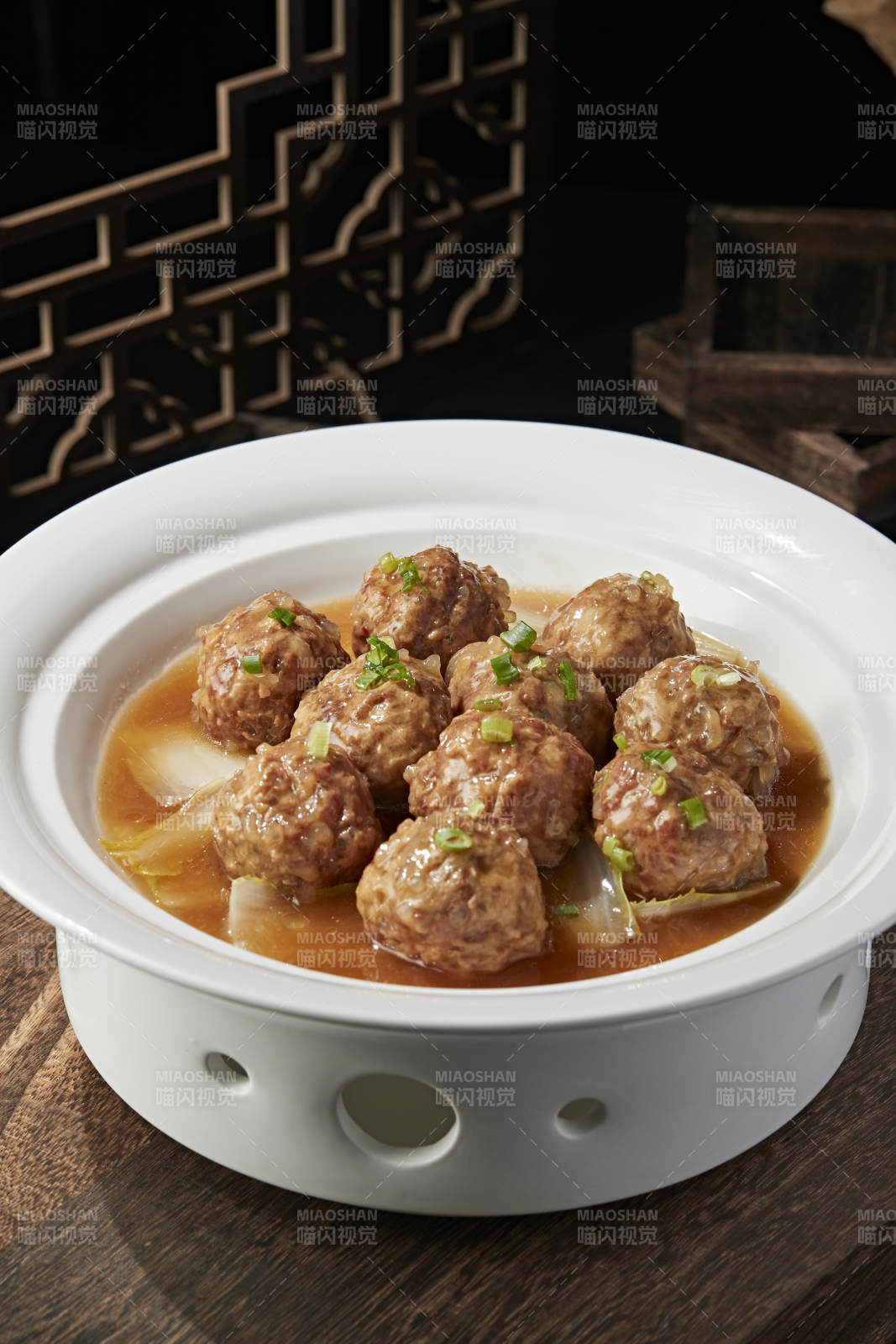 香炖猫头丸子图片