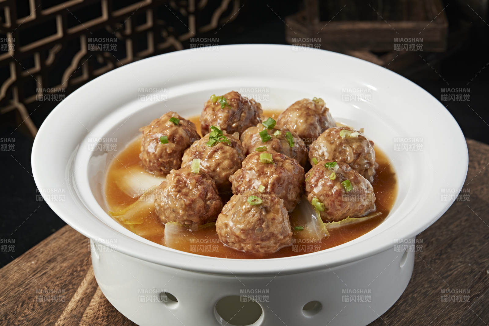 香炖猫头丸子图片