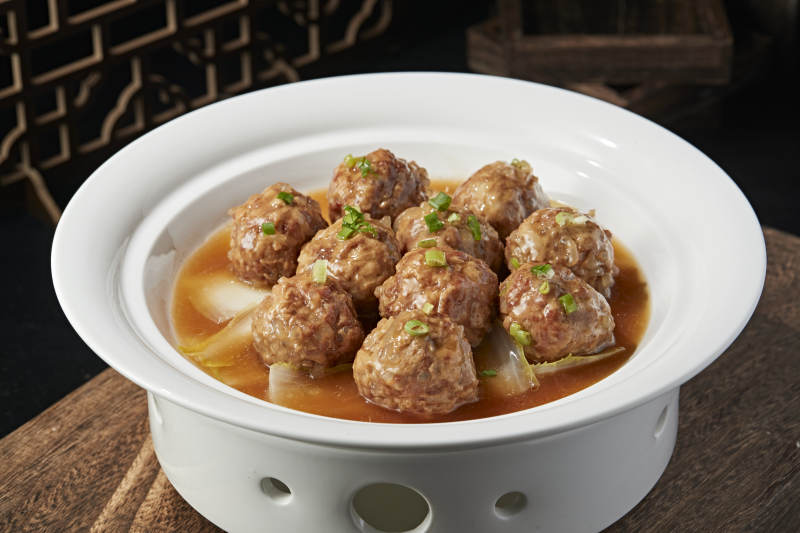 香炖猫头丸子图片