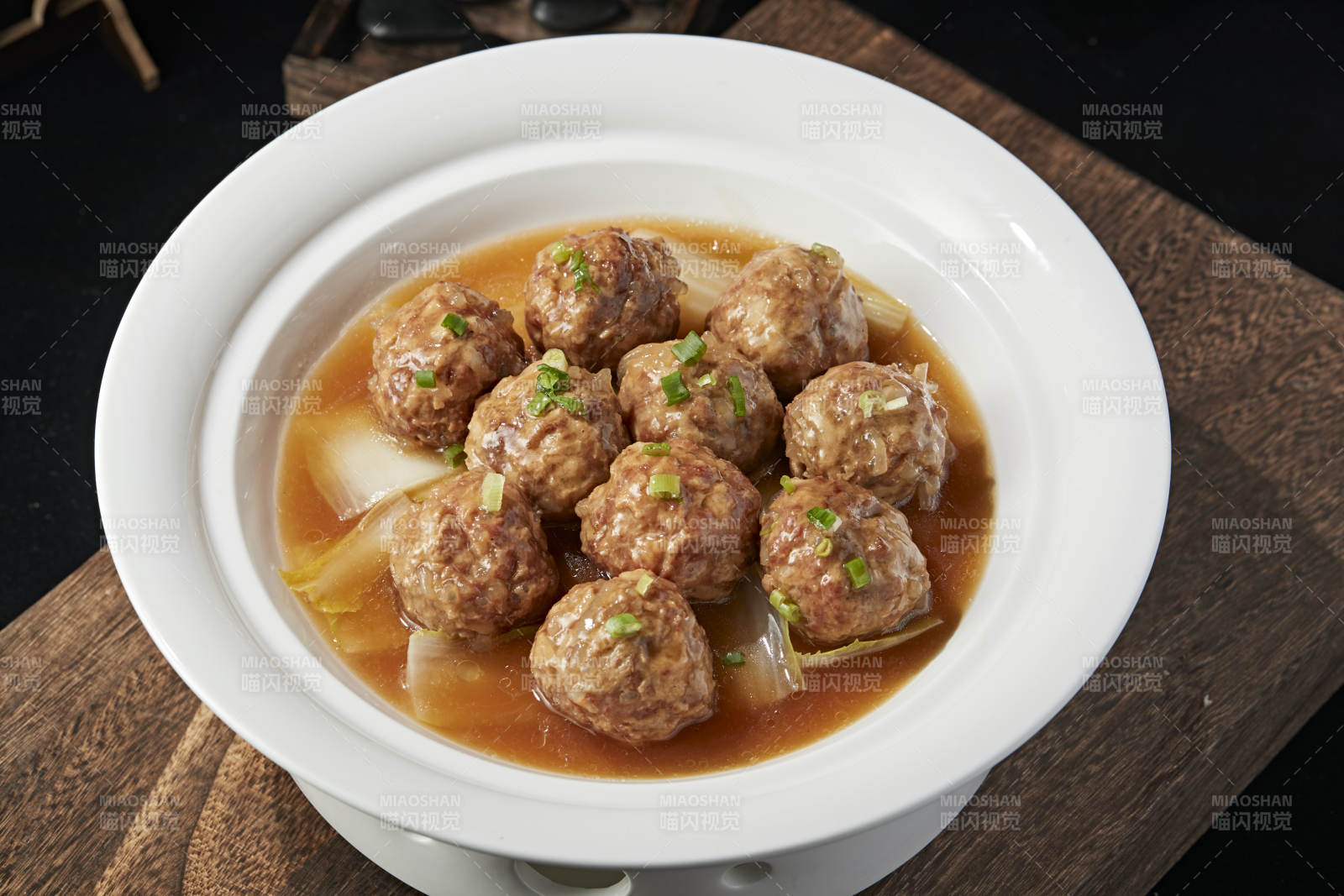 香炖猫头丸子图片