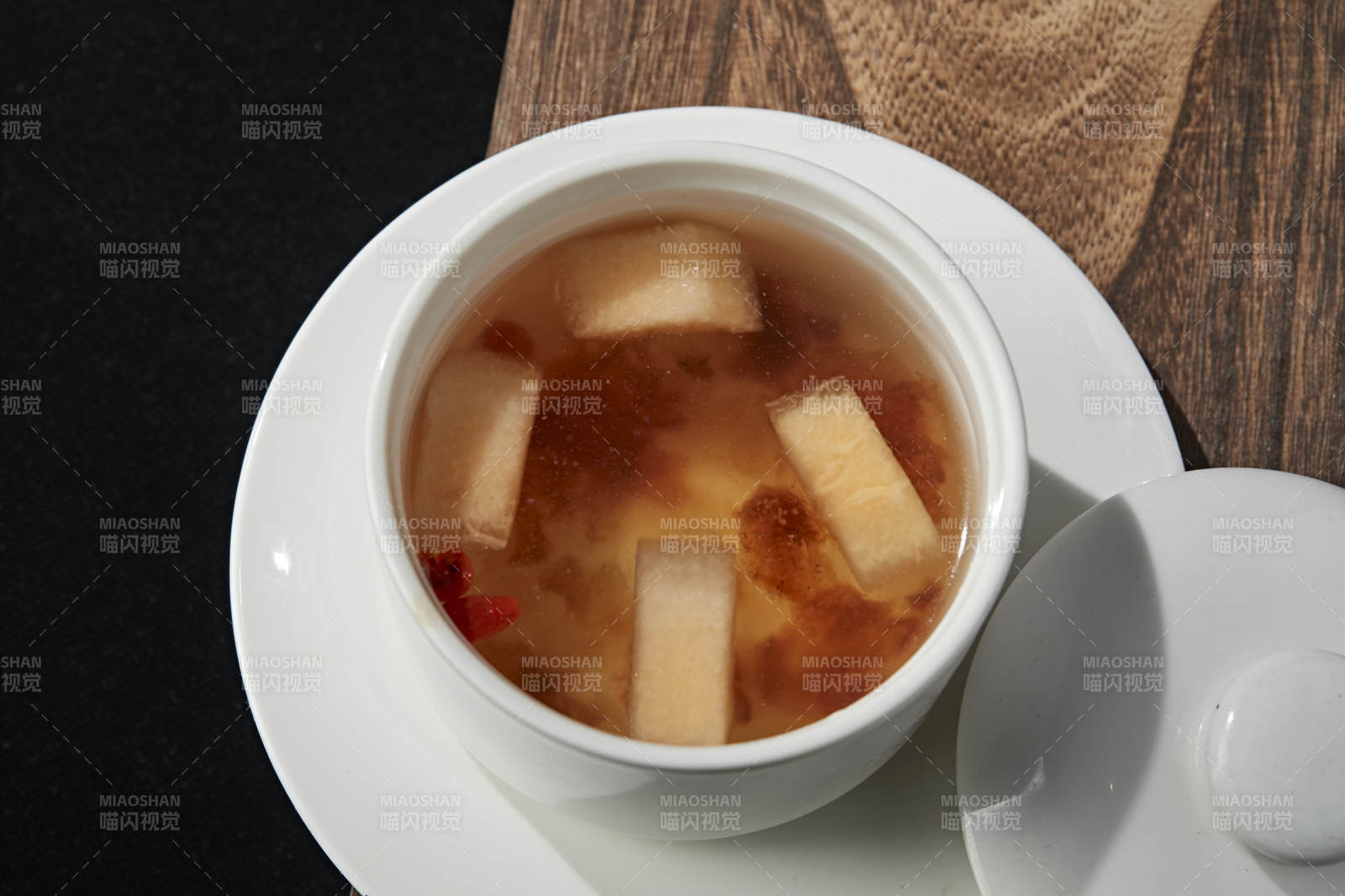 枸杞银耳雪梨汤图片