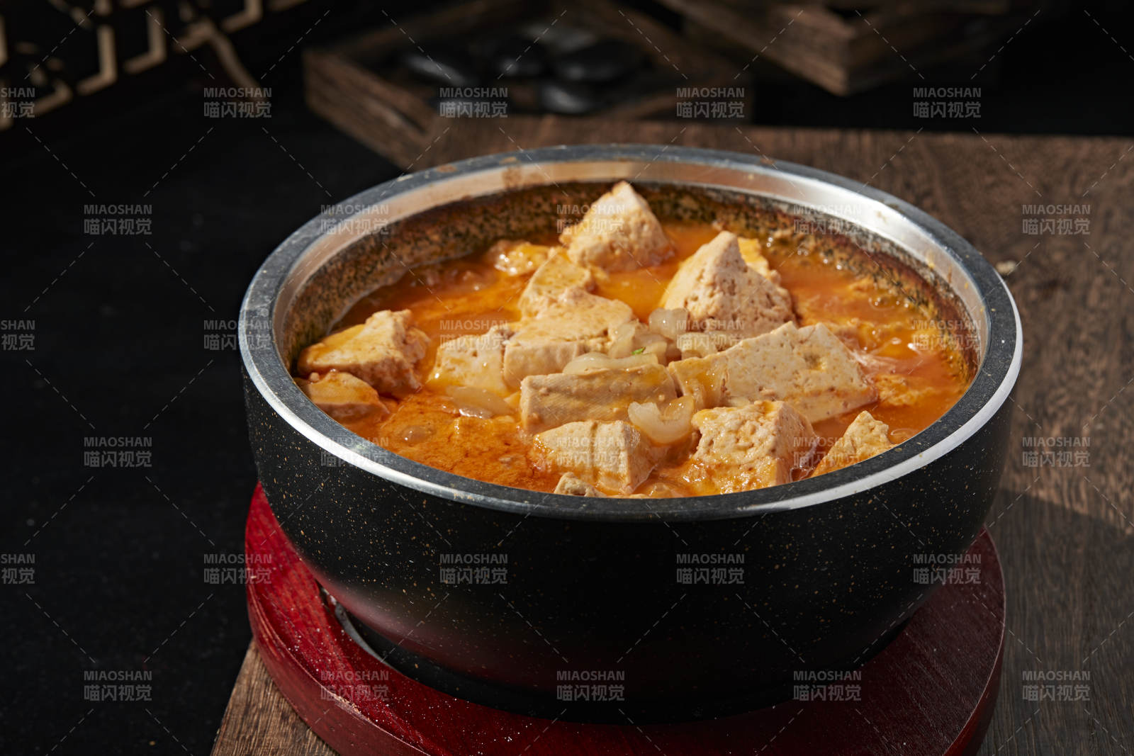 番茄浓汤石锅豆腐图片