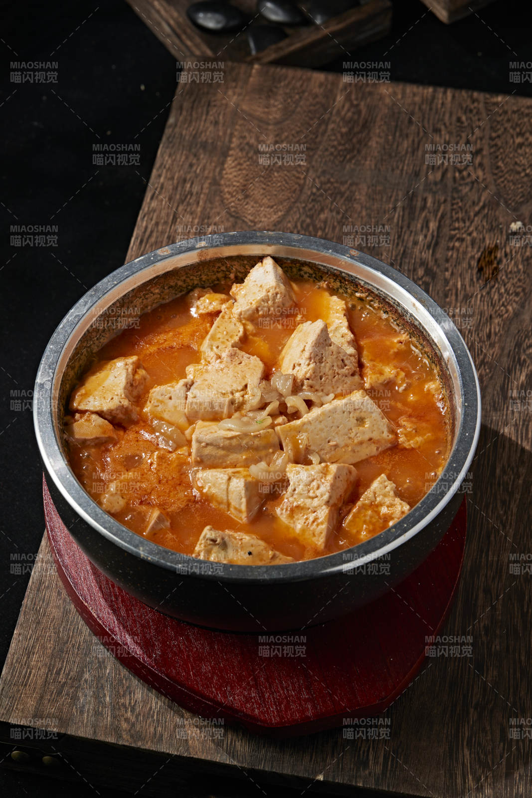 番茄浓汤石锅豆腐图片