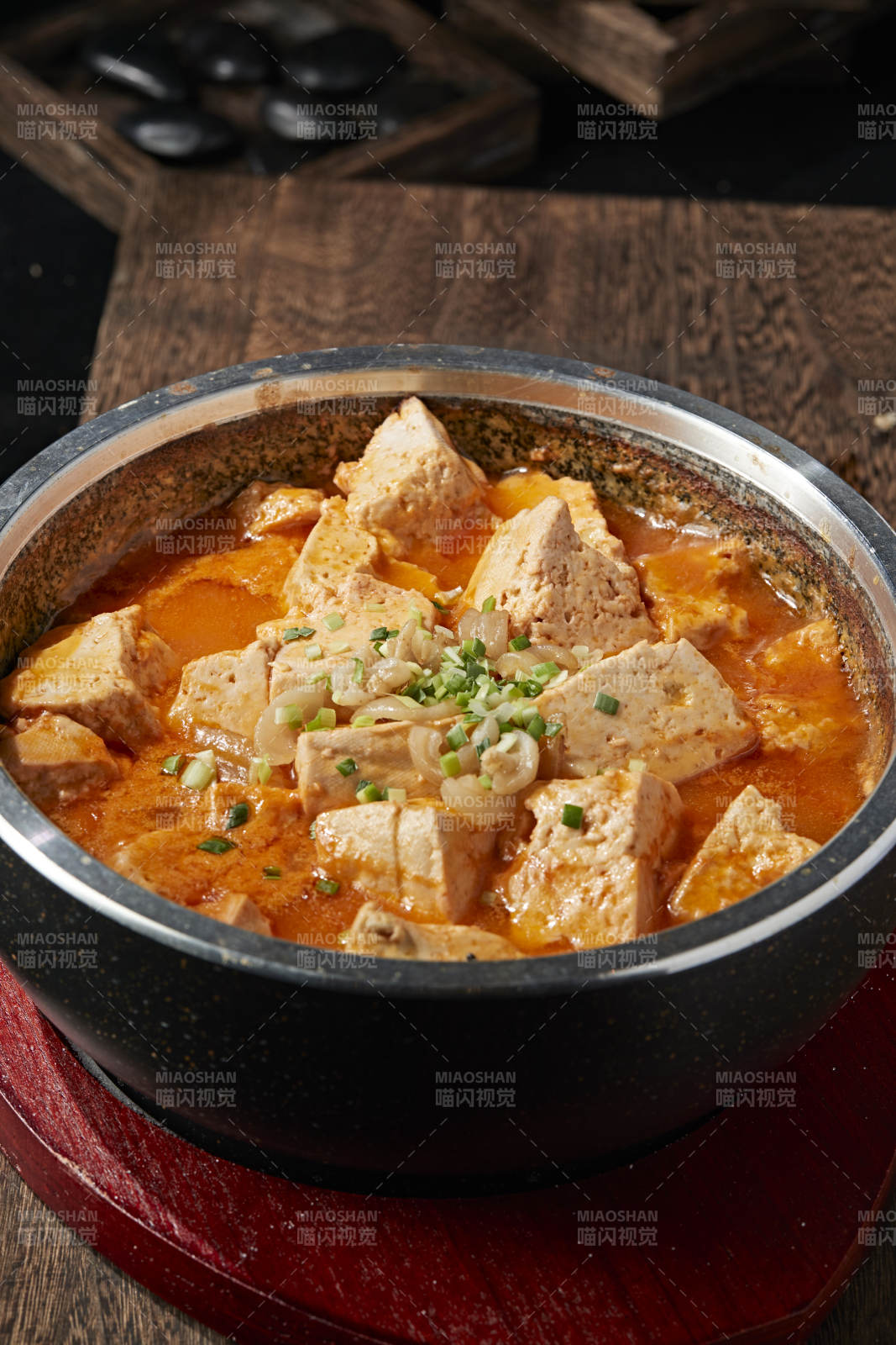 番茄浓汤石锅豆腐图片
