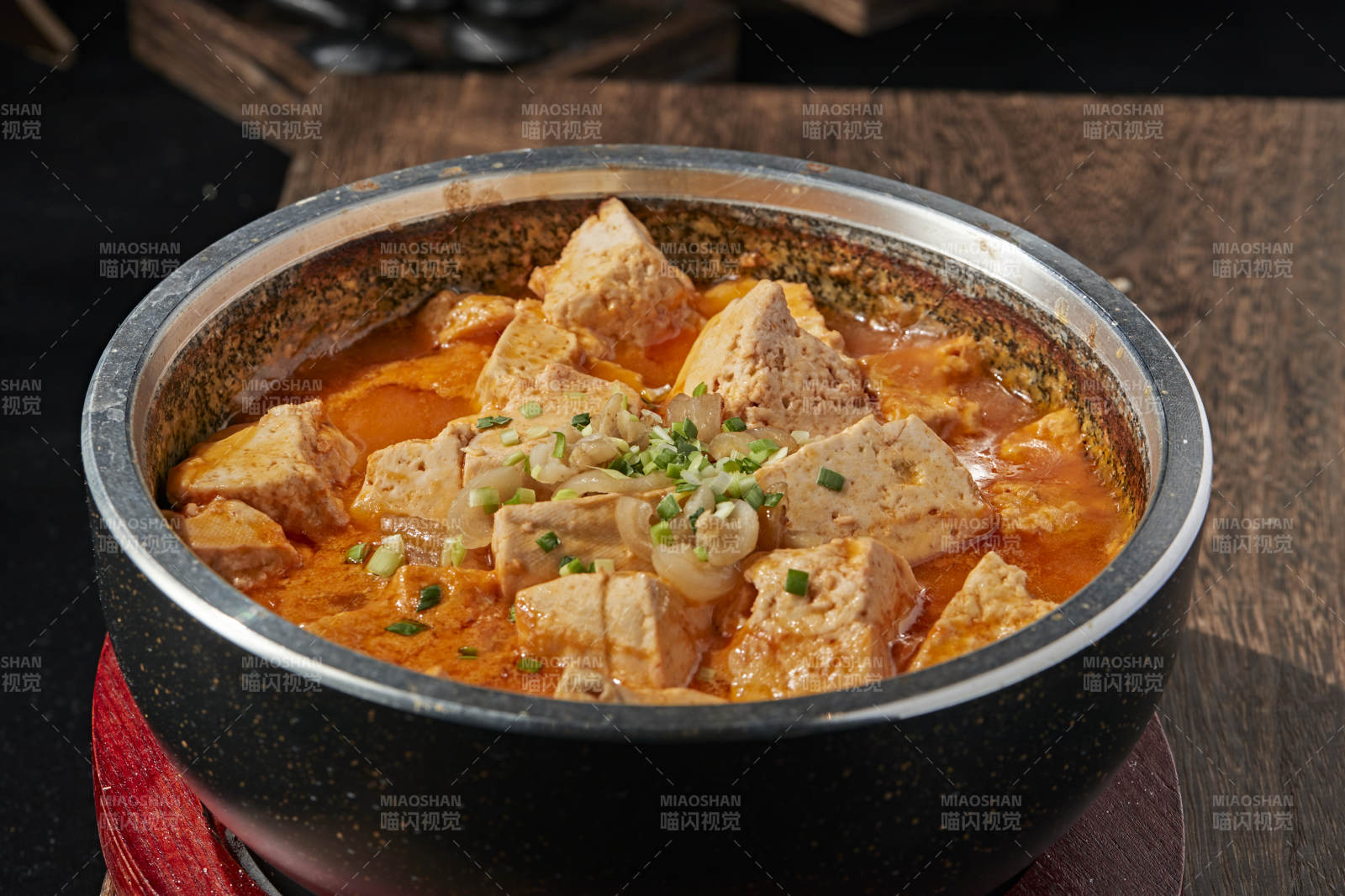番茄浓汤石锅豆腐图片