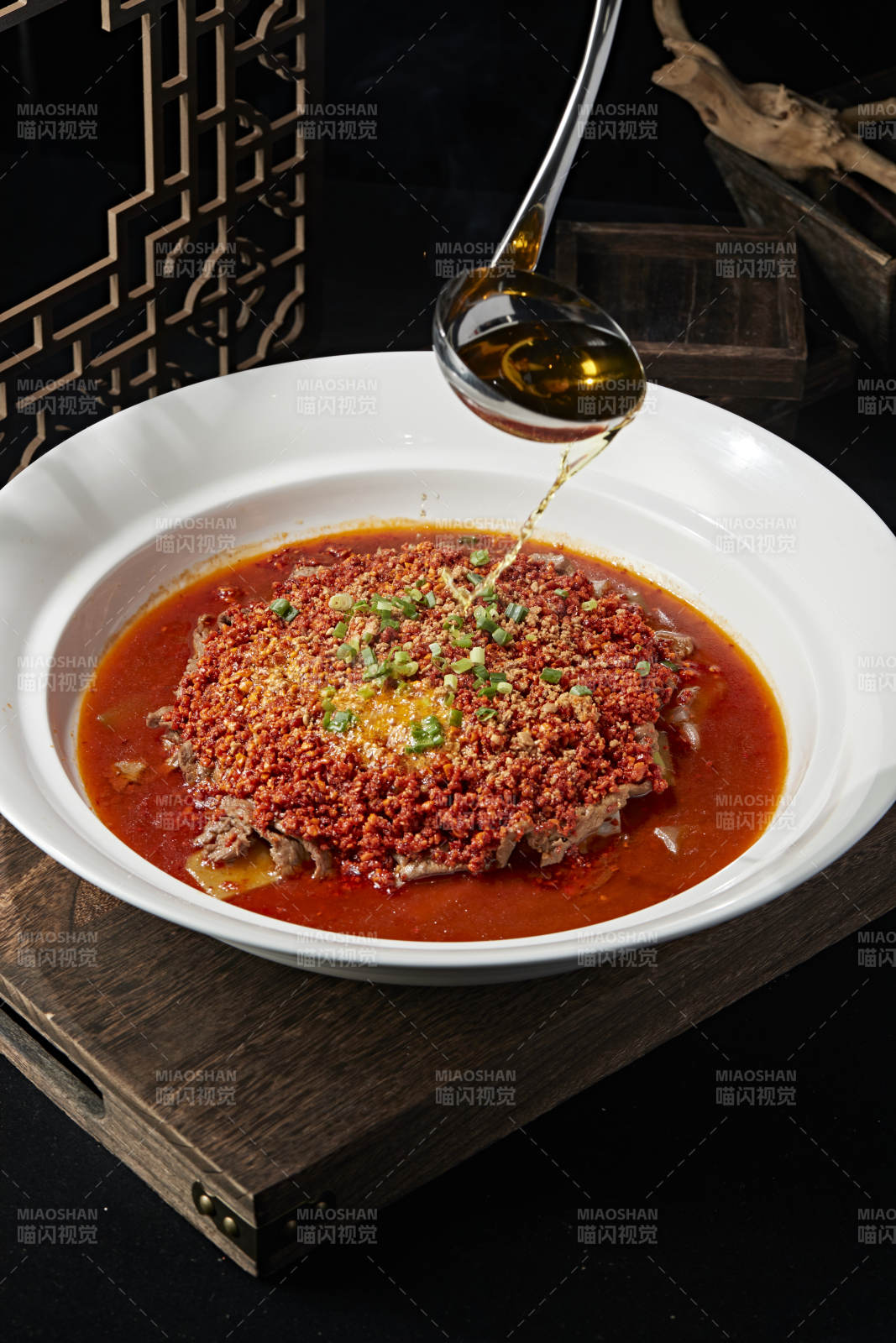 香辣红油和牛水煮肉片图片