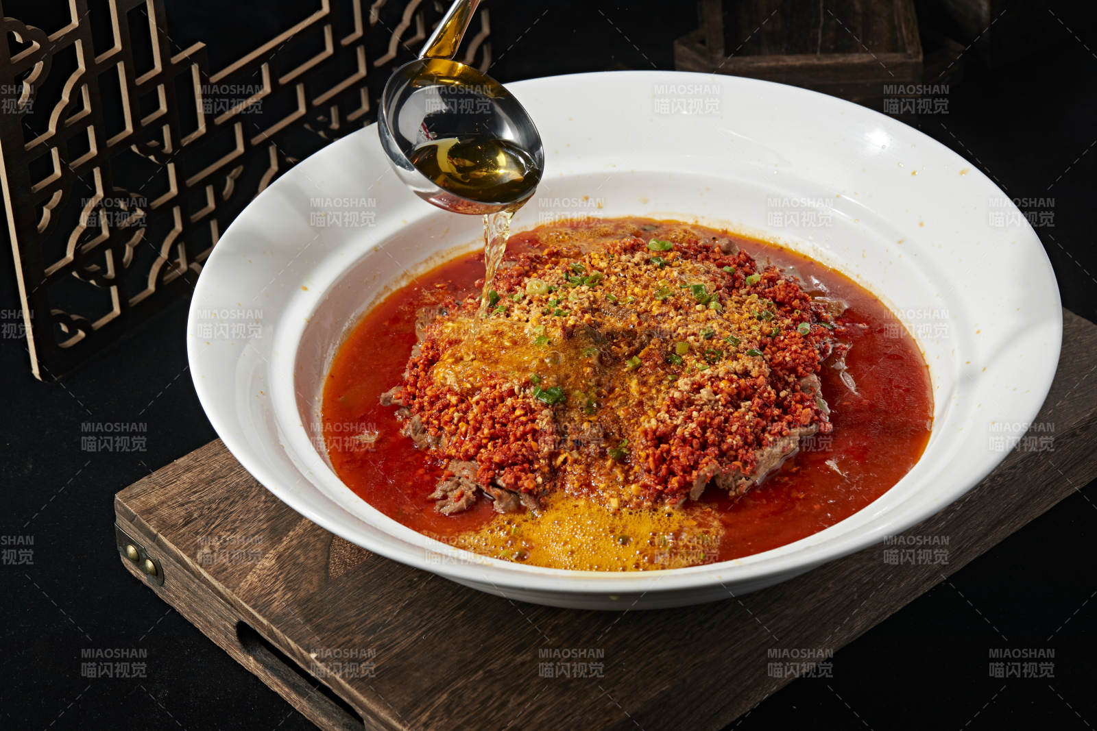 香辣红油和牛水煮肉片图片