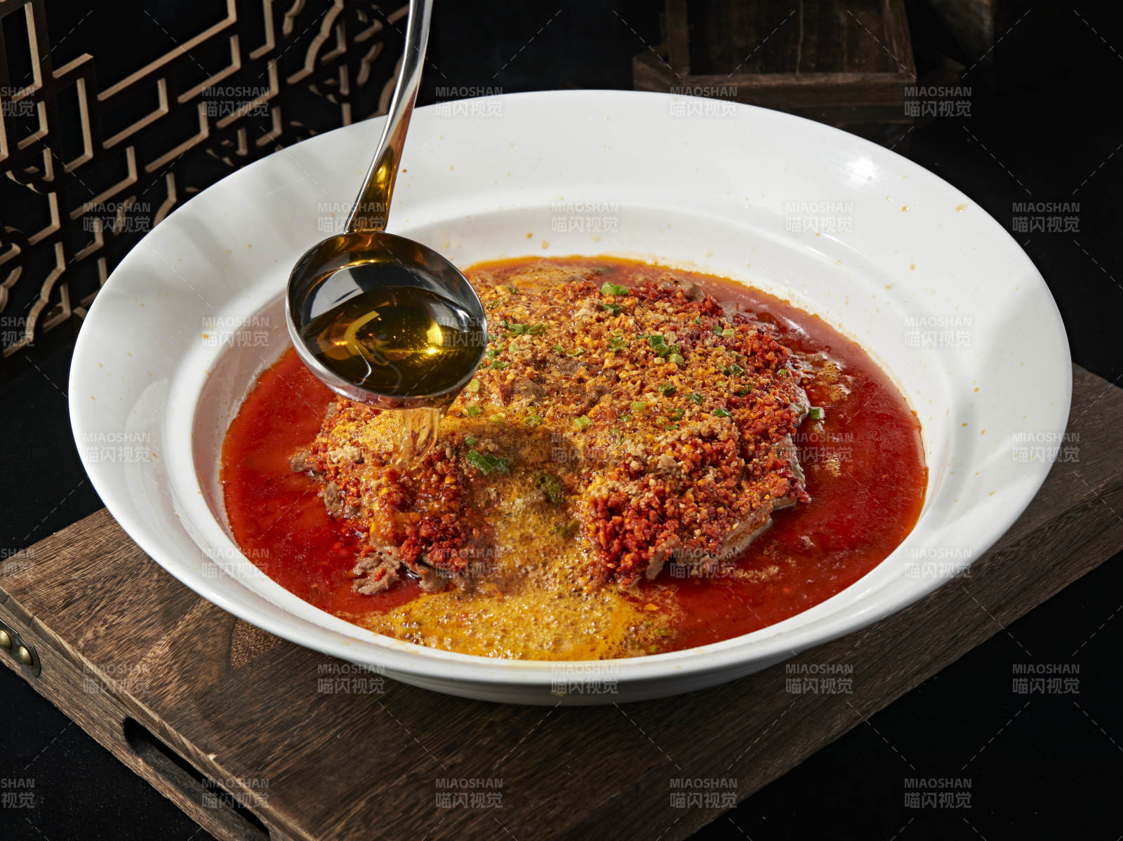 香辣红油和牛水煮肉片图片