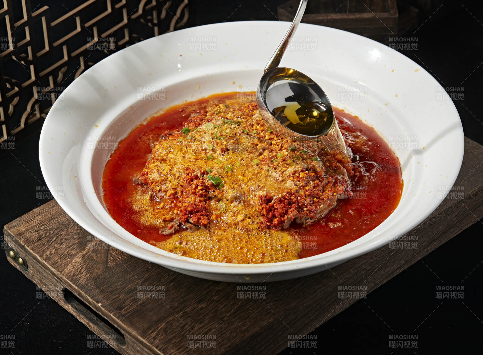 香辣红油和牛水煮肉片图片