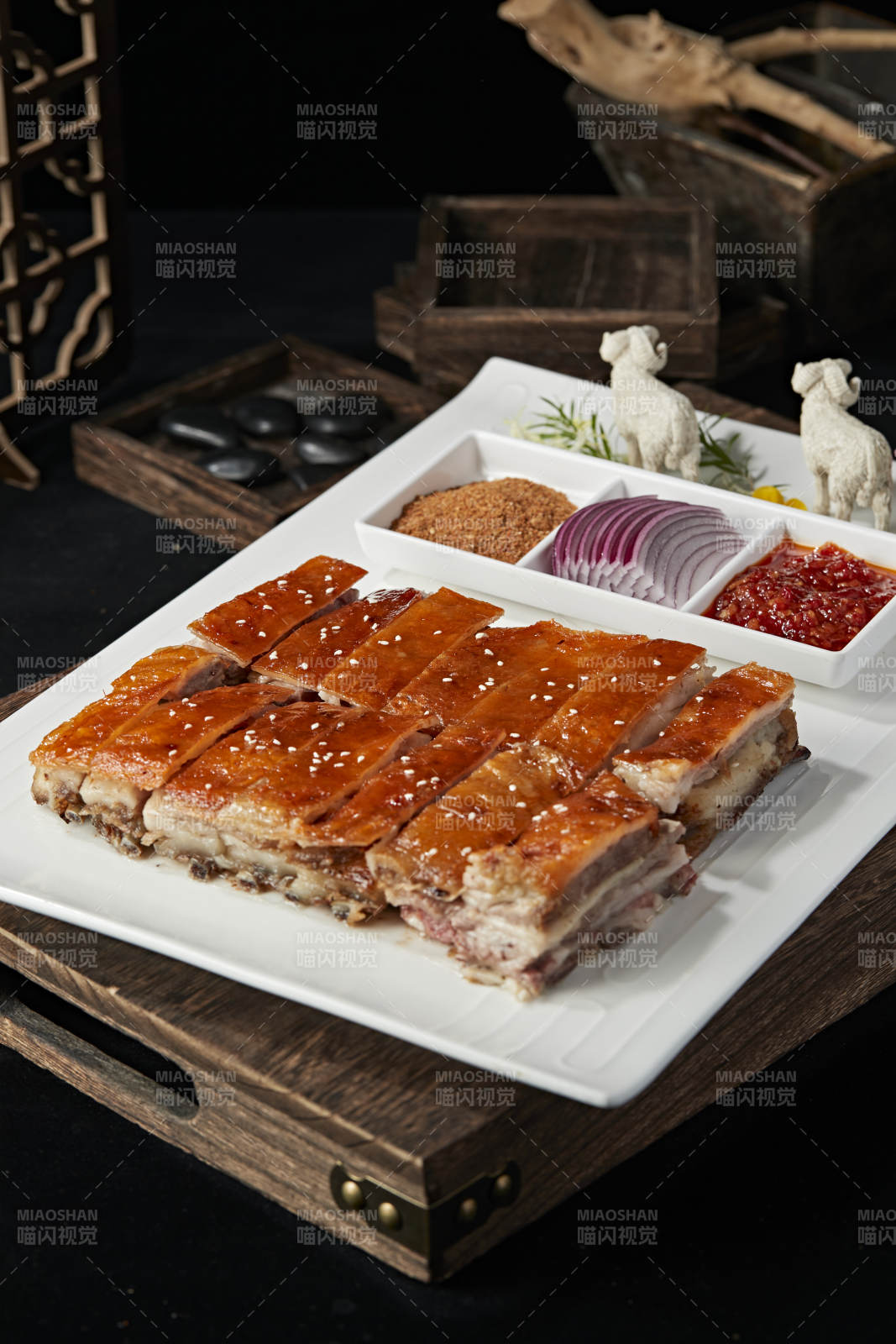 蒙餐烤羊排图片