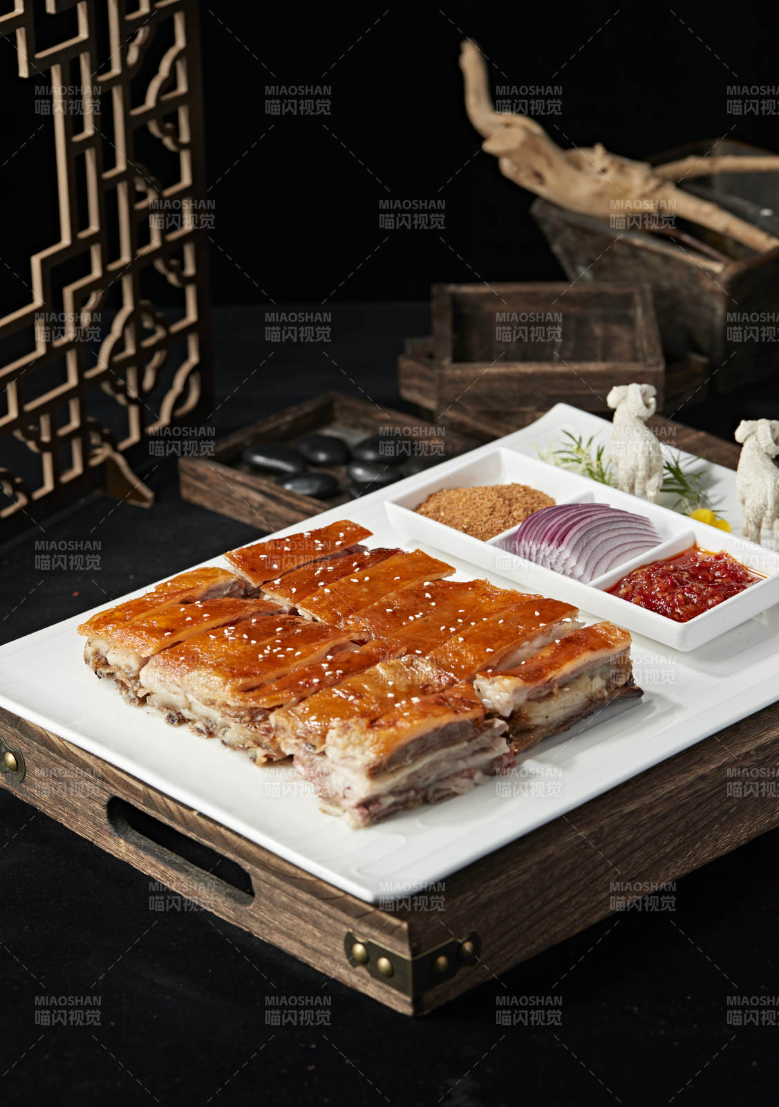 蒙餐烤羊排图片