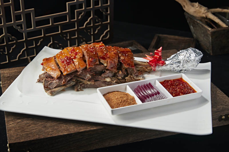 炭烤蒙古烤羊腿图片