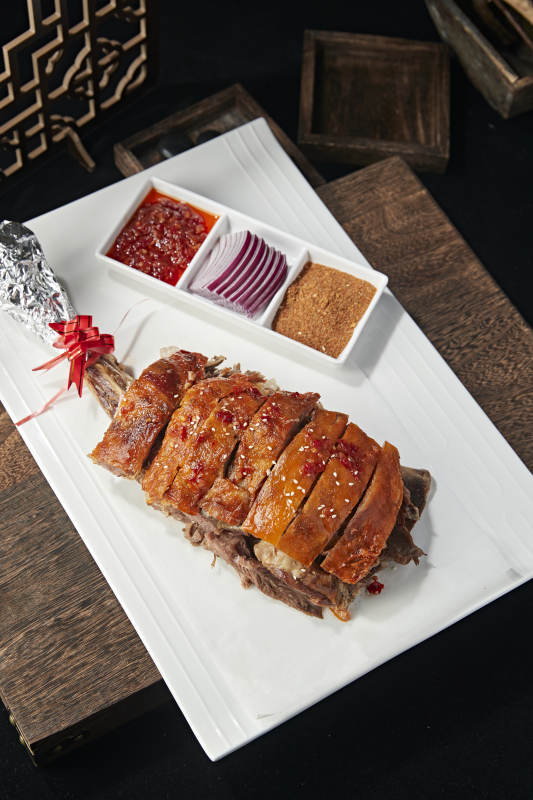 炭烤蒙古烤羊腿图片