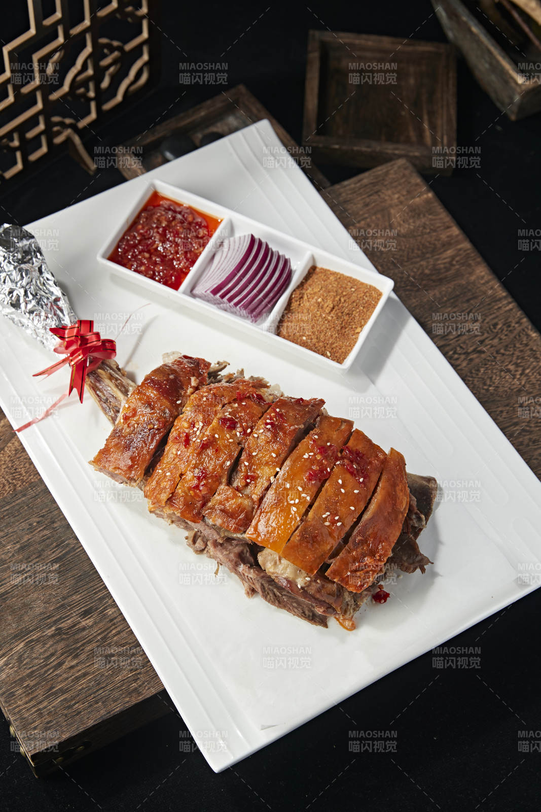 炭烤蒙古烤羊腿图片