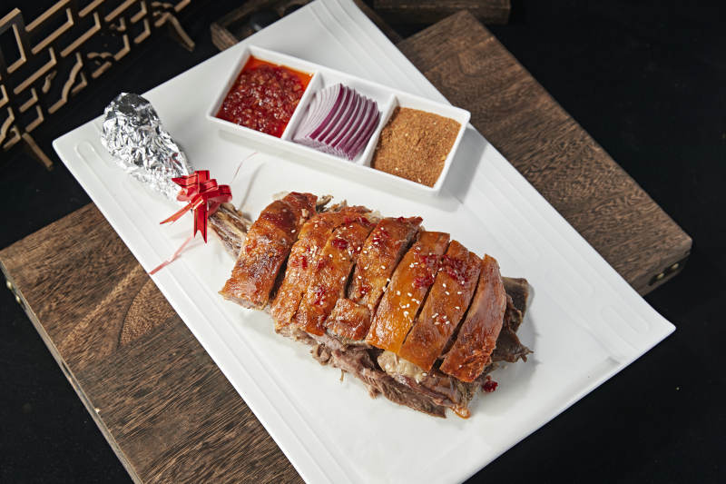 炭烤蒙古烤羊腿图片