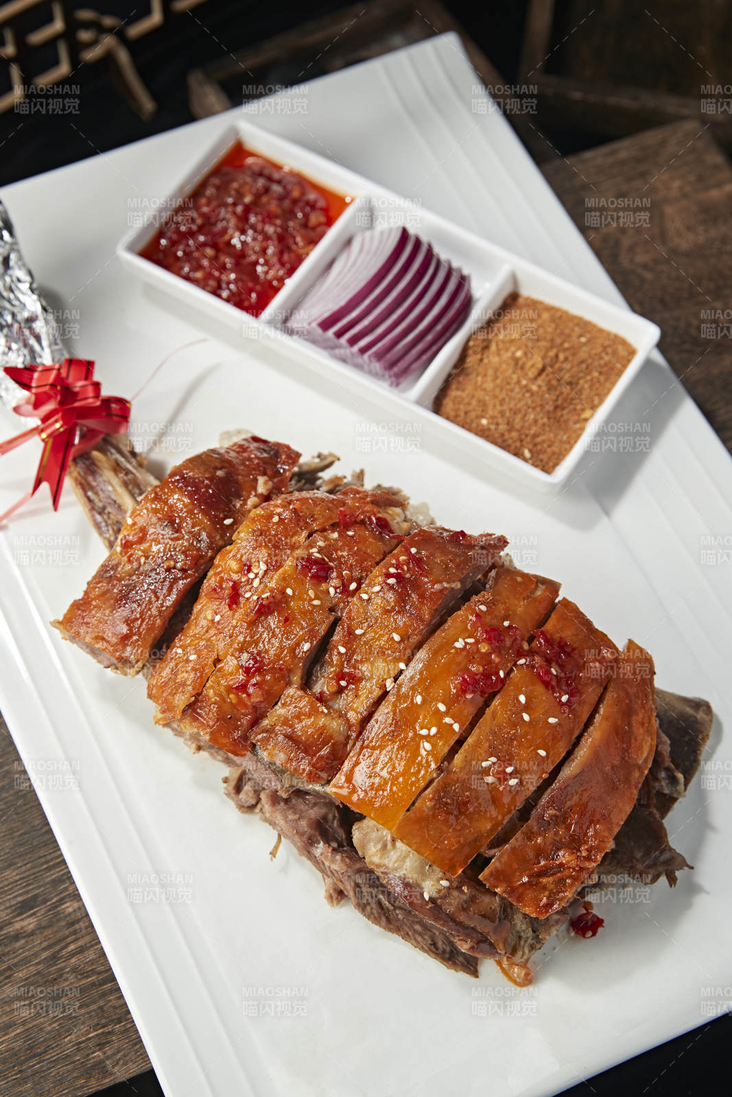 炭烤蒙古烤羊腿图片