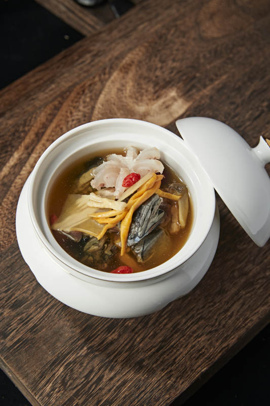 乌鸡虫草鹿鞭枸杞当归滋补汤图片