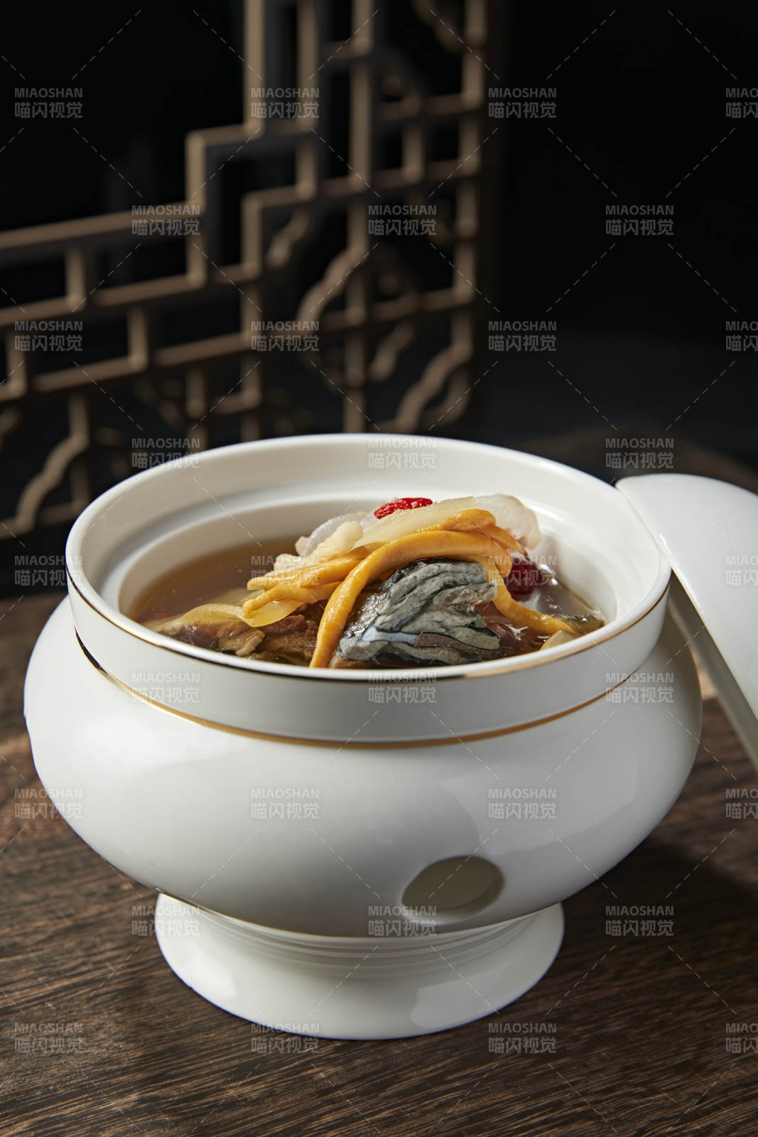 乌鸡虫草鹿鞭枸杞当归滋补汤图片