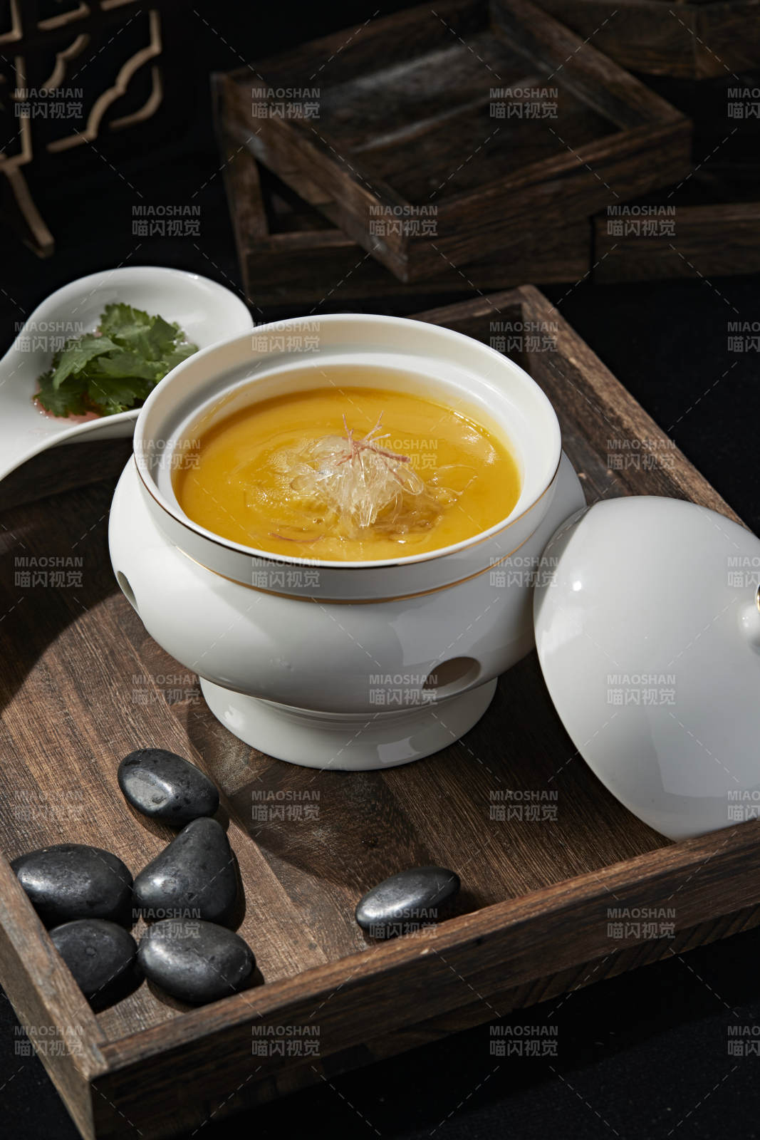 浓汤天九翅鱼翅图片