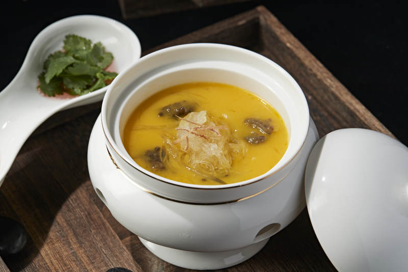 浓汤捞汁鱼翅海参炖雪蛤官燕图片