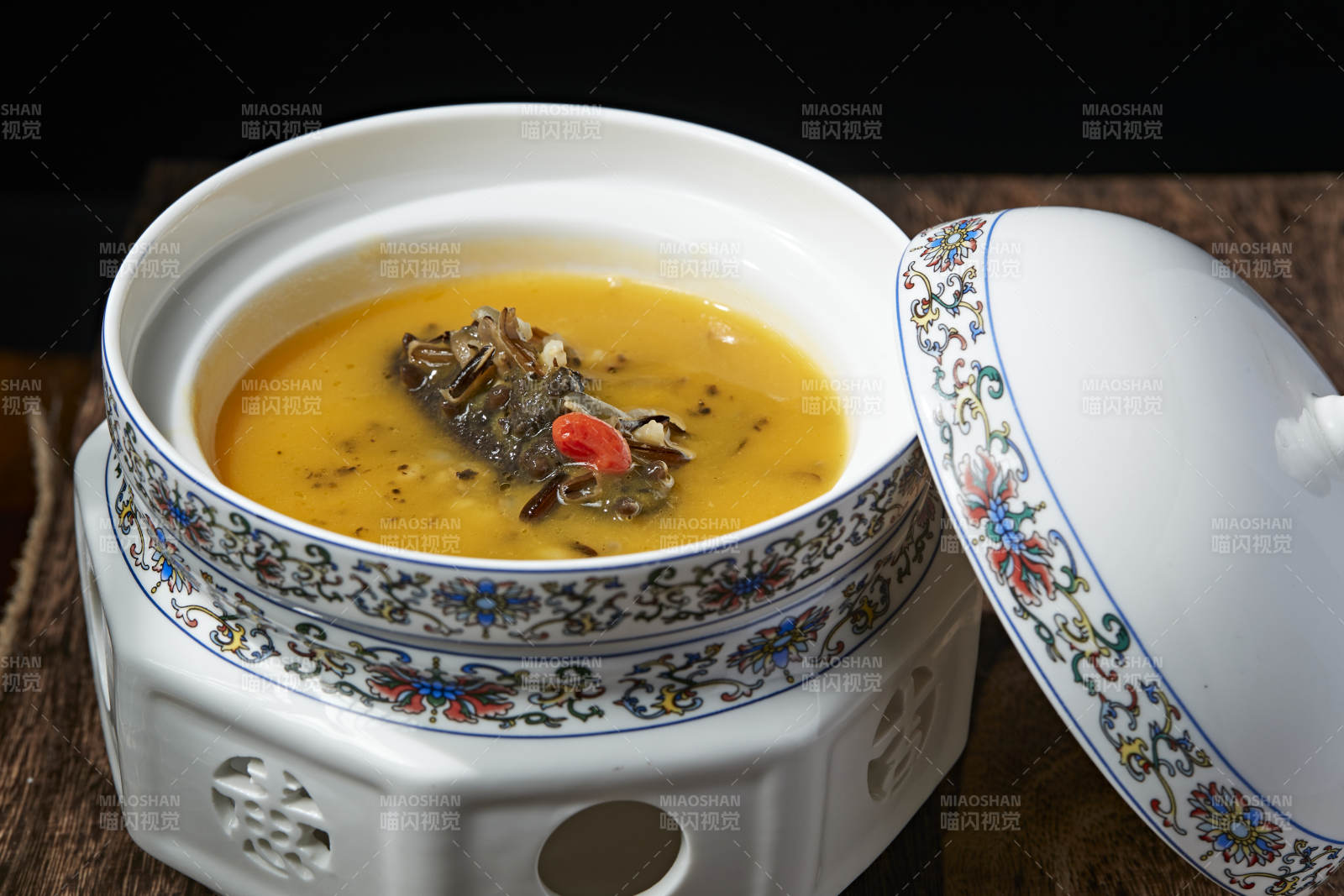 枸杞薏米扣辽参图片