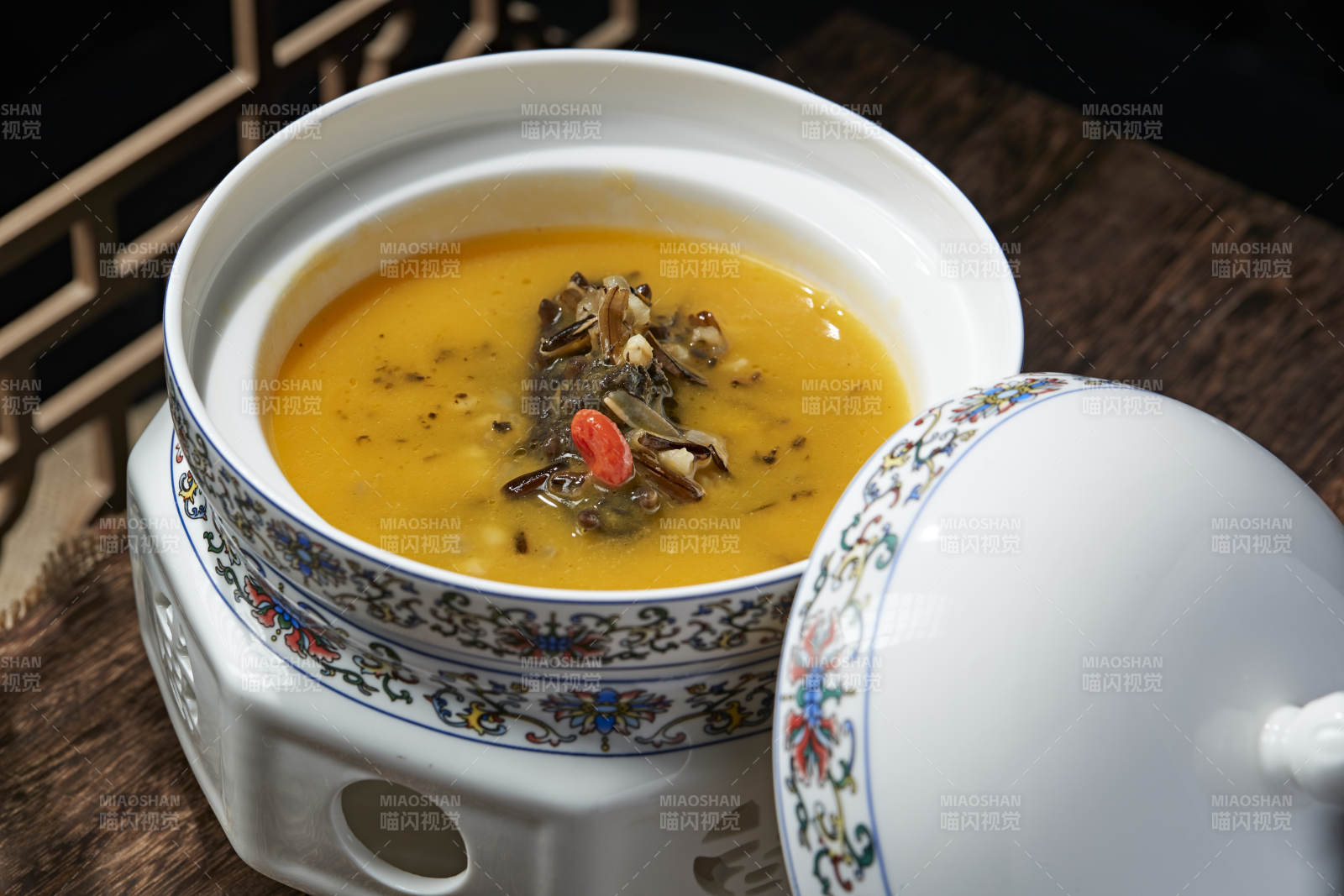 枸杞薏米扣辽参图片