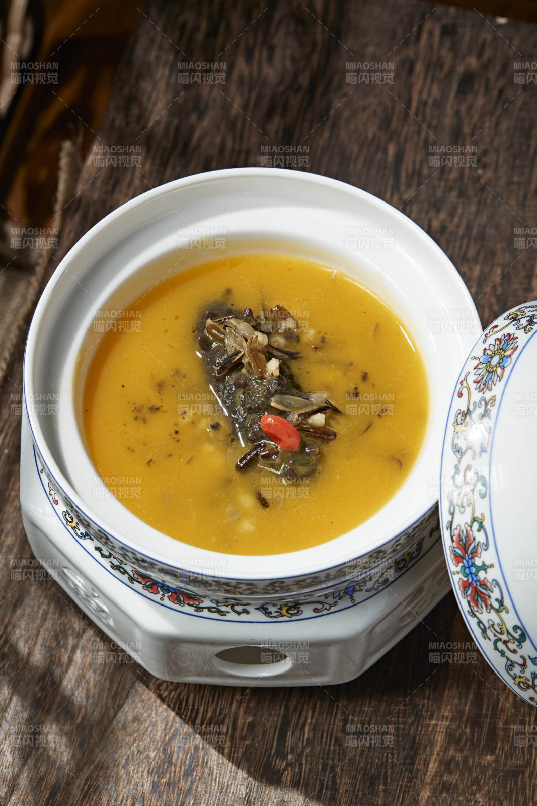 枸杞薏米扣辽参图片