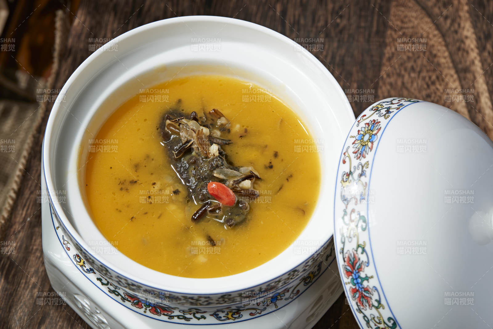 枸杞薏米扣辽参图片