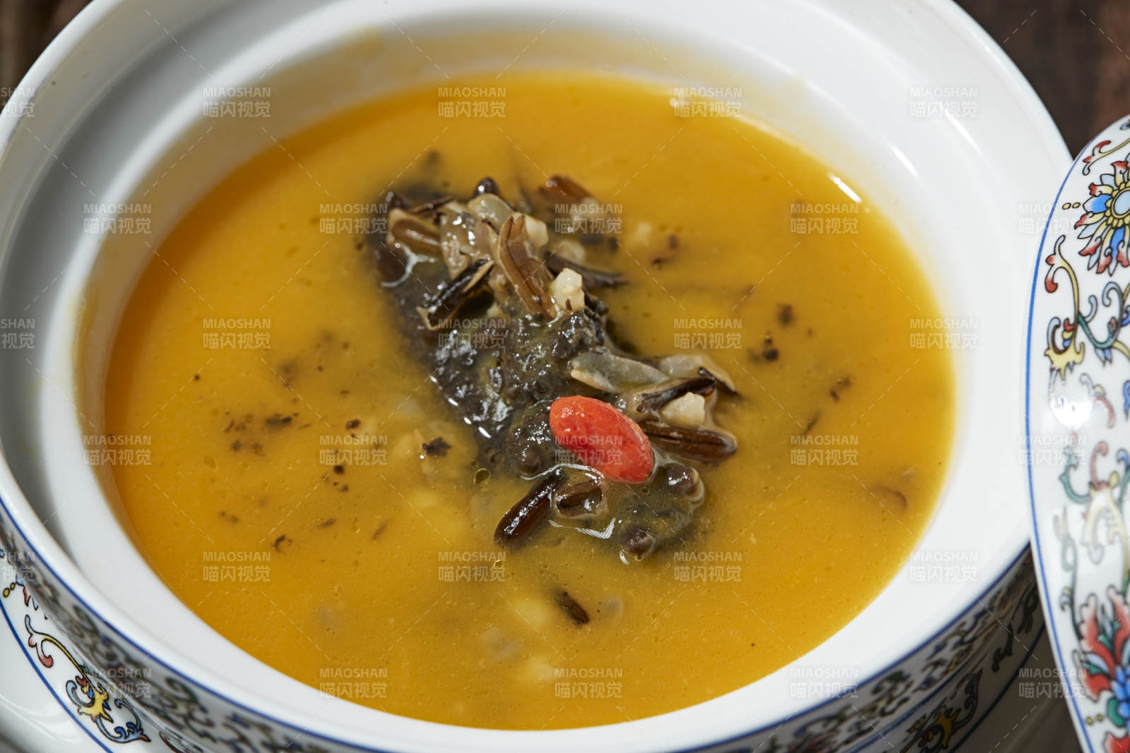 枸杞薏米扣辽参图片