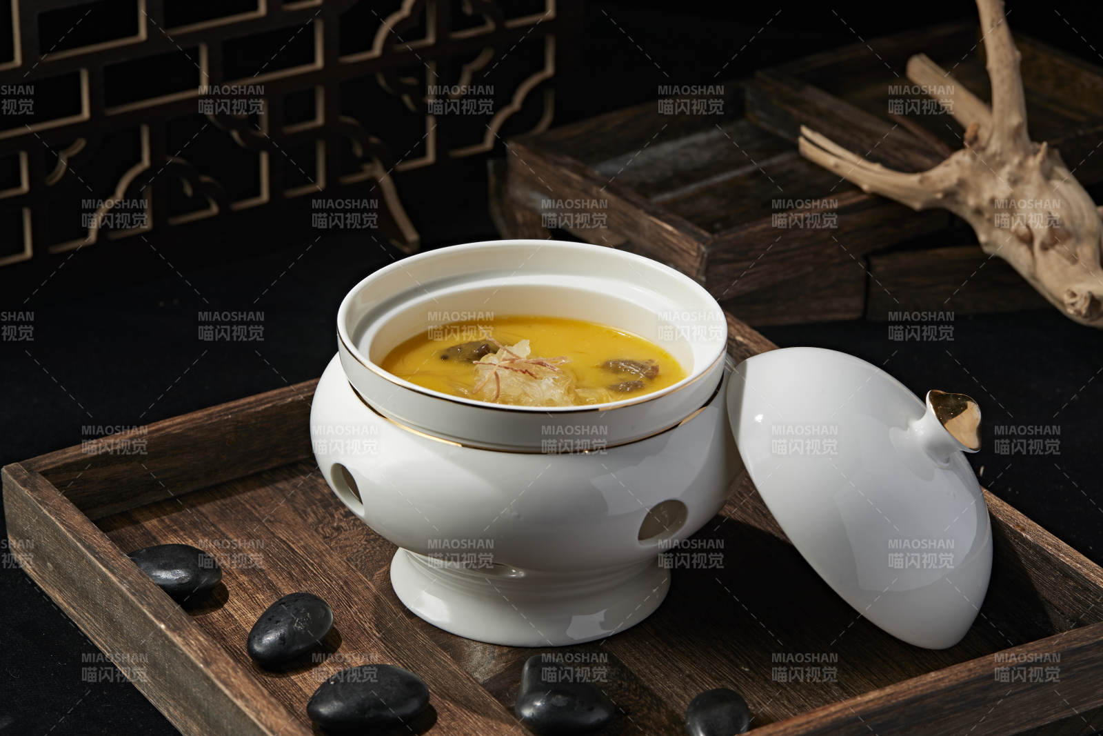 浓汤捞汁鱼翅海参炖雪蛤官燕图片