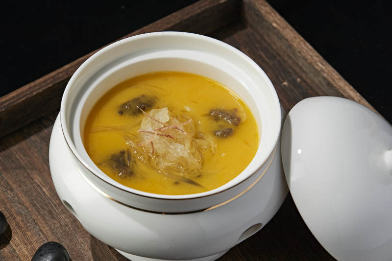 浓汤捞汁鱼翅海参炖雪蛤官燕图片