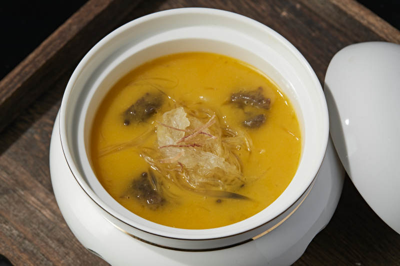 浓汤捞汁鱼翅海参炖雪蛤官燕图片