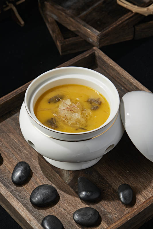 浓汤捞汁鱼翅海参炖雪蛤官燕图片