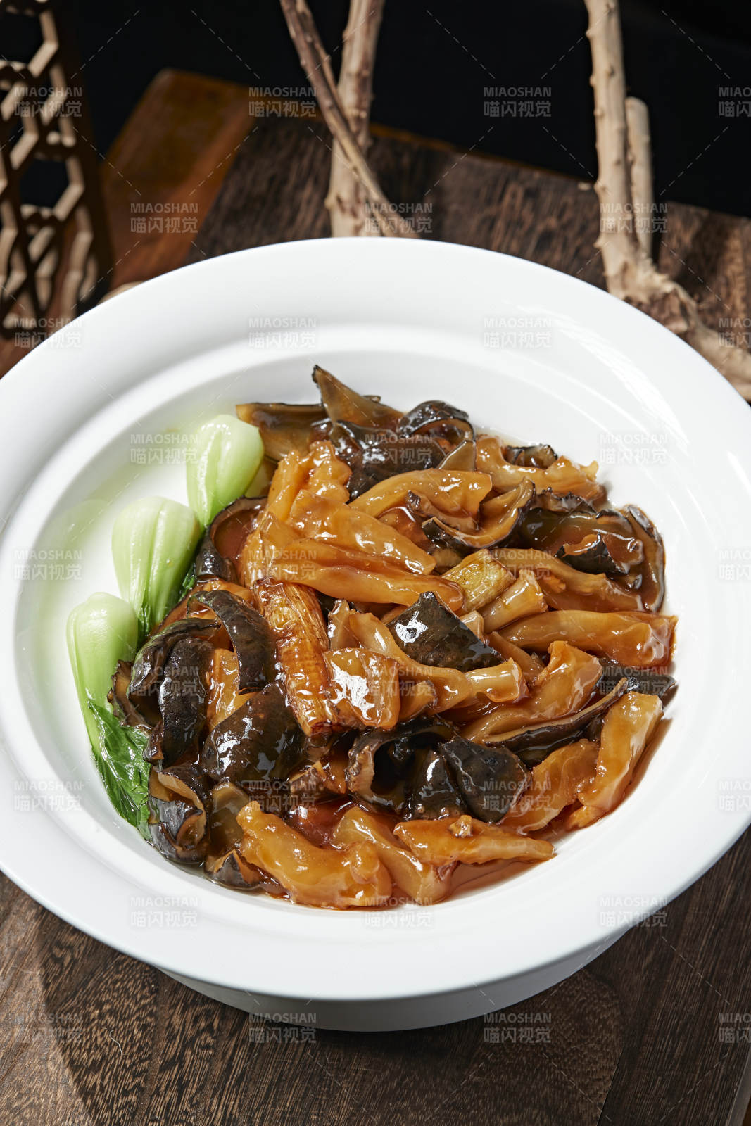 葱烧蹄筋海参皮图片
