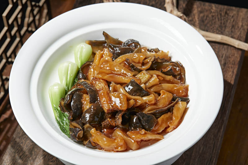 葱烧蹄筋海参皮图片