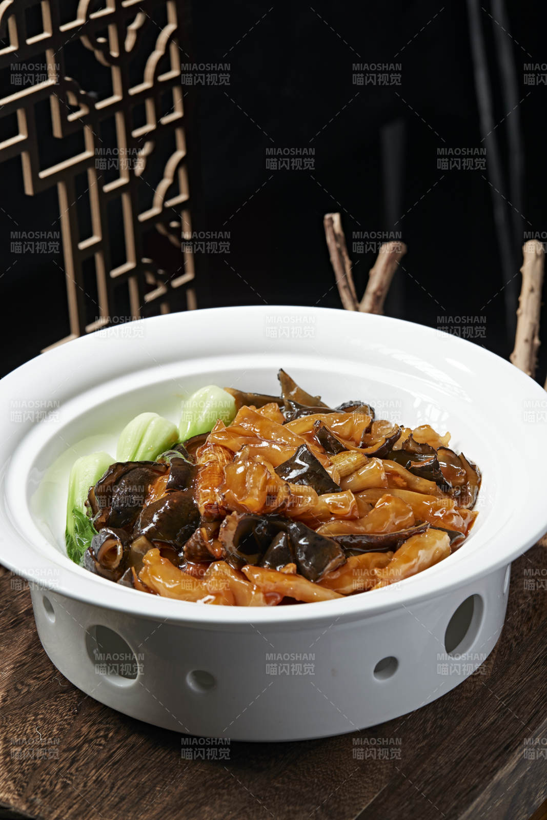 葱烧蹄筋海参皮图片