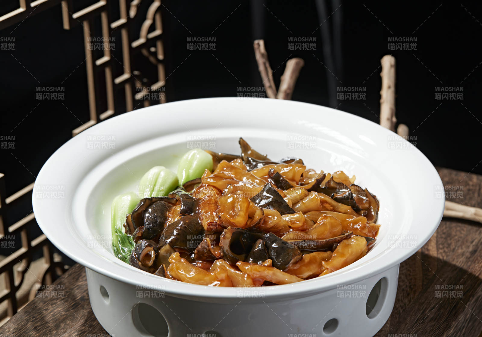 葱烧蹄筋海参皮图片