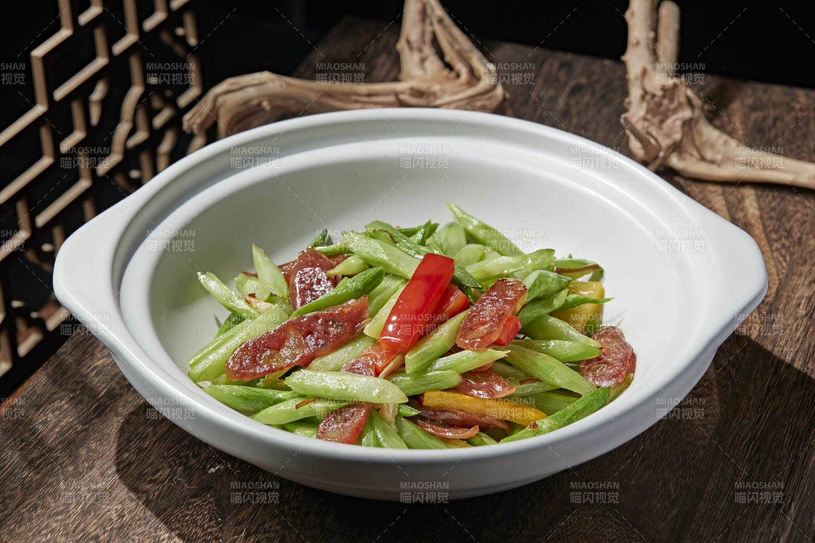 砂锅彩椒芦笋腊肠煲图片