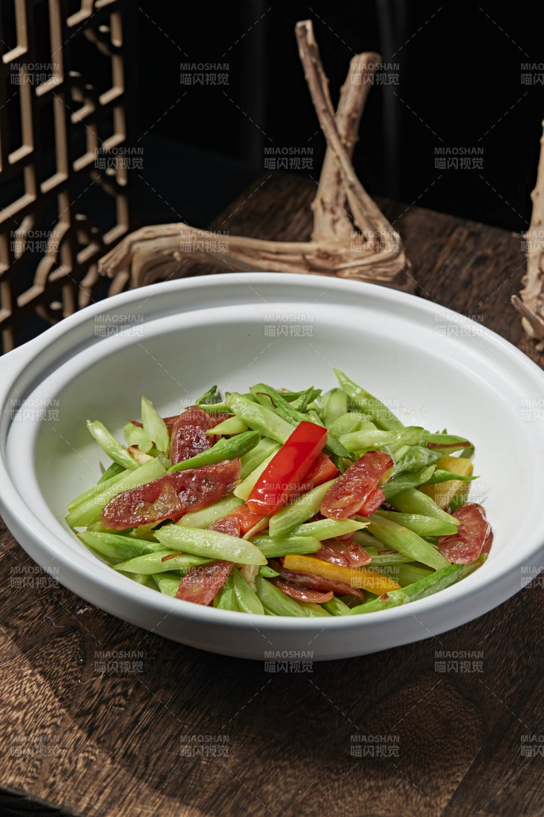 砂锅彩椒芦笋腊肠煲图片