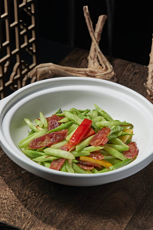 砂锅彩椒芦笋腊肠煲图片