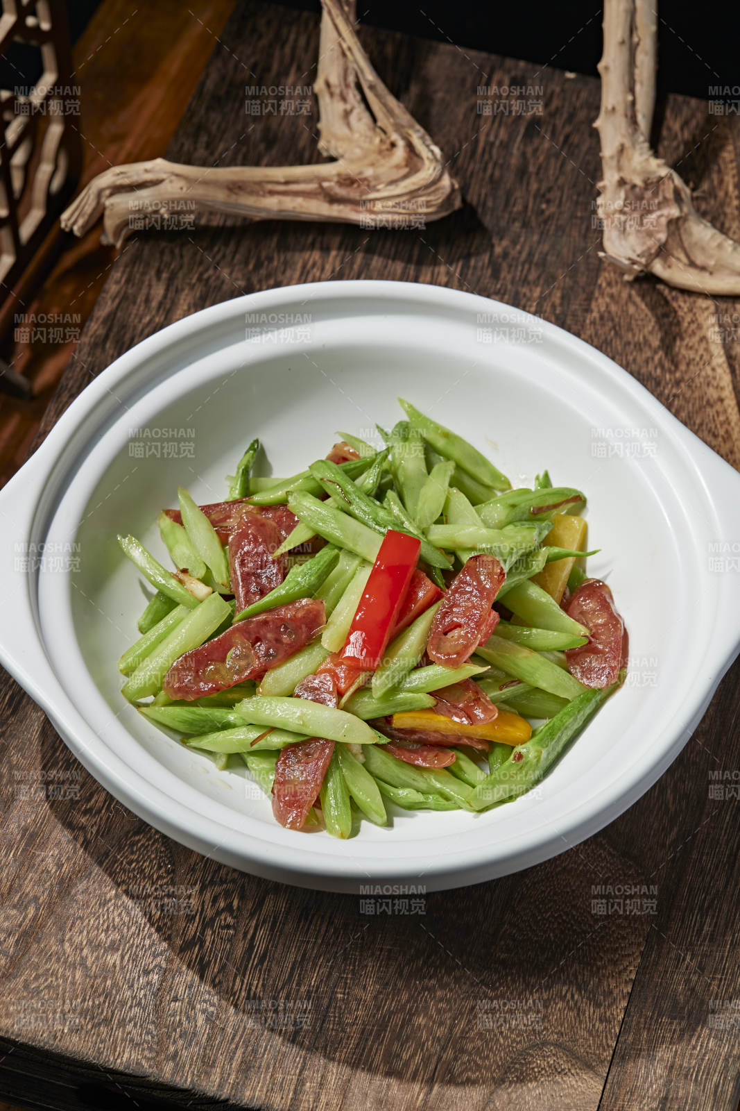 砂锅彩椒芦笋腊肠煲图片