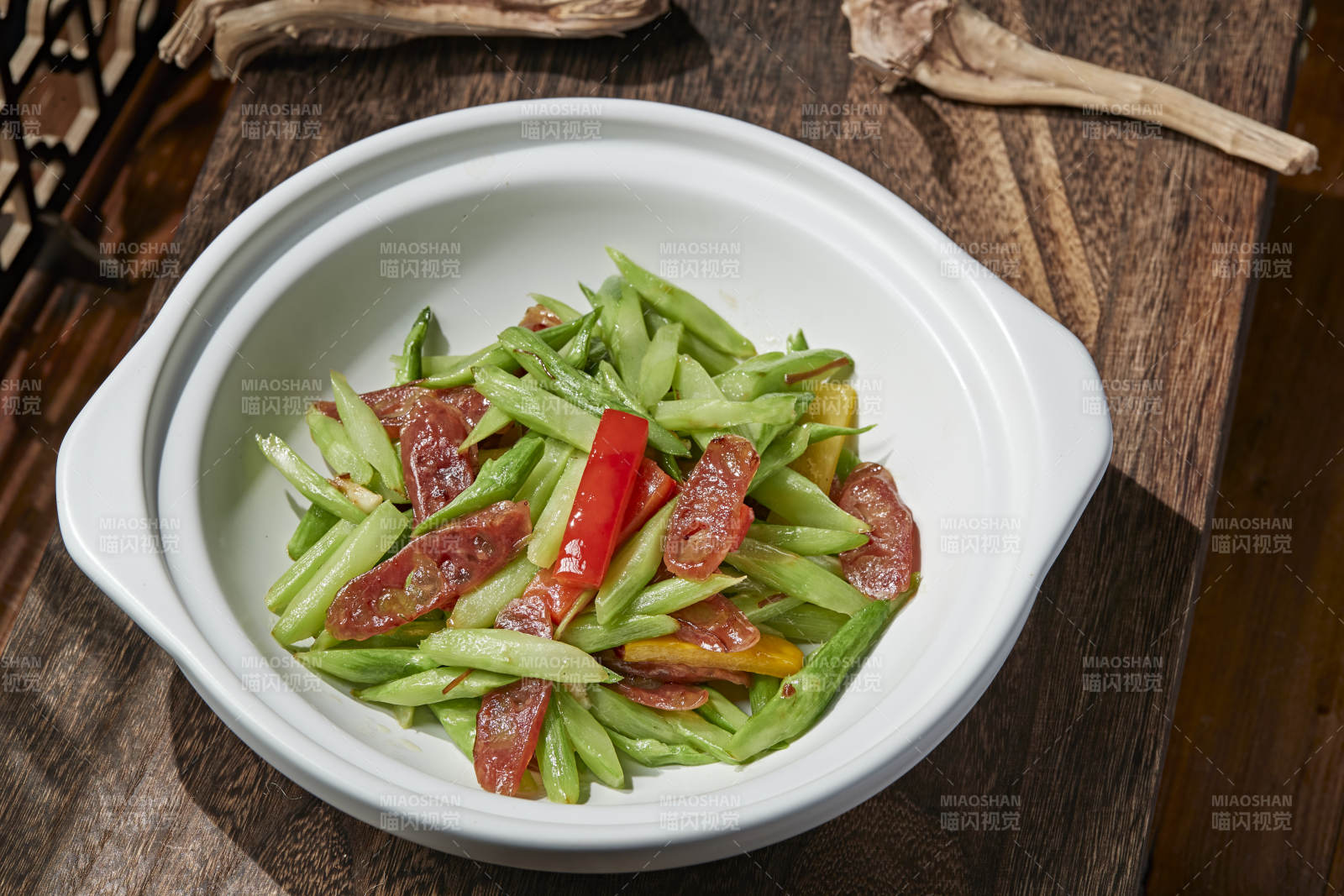 砂锅彩椒芦笋腊肠煲图片