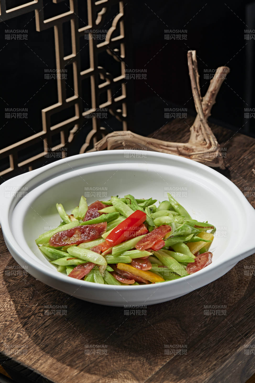 砂锅彩椒芦笋腊肠煲图片