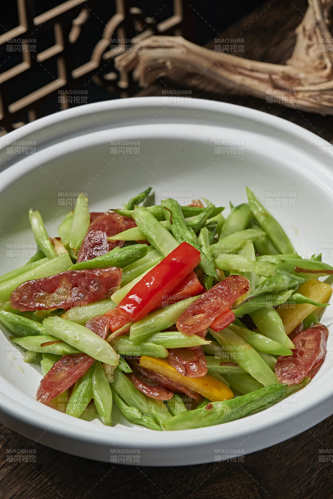 砂锅彩椒芦笋腊肠煲图片